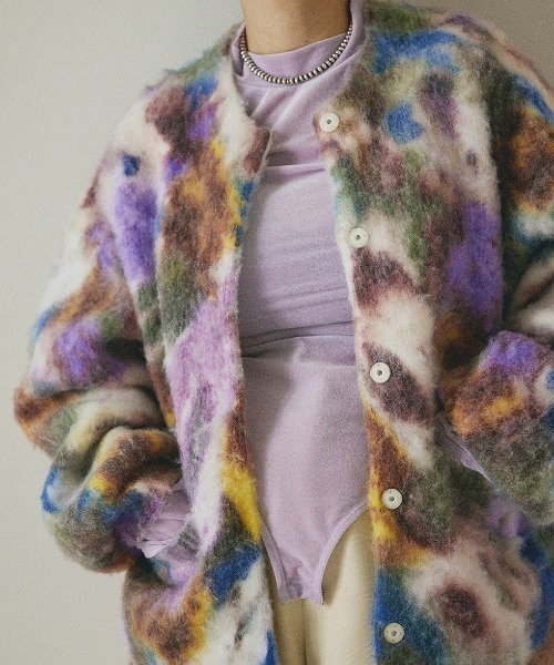 Ameri（アメリ）の「UND TEXTURE ART FLOWER KNIT CARDIGAN