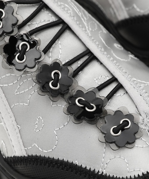 CECILIE BAHNSEN（セシリー バンセン）の「FLOWER EMBELUSHED SNEAKER