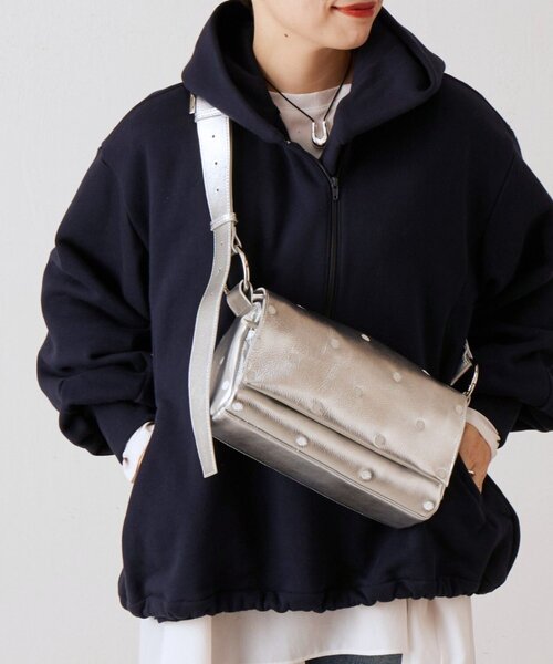 BEARDSLEY（ビアズリー）の「《本革》ドットボディバッグ（ショルダー