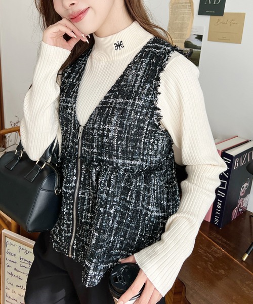 moment+（モーメントプラス）の「MIXツイードペプラムZIPベスト