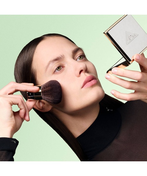 リセット セッティング パウダー（フェイスパウダー）｜PRADA BEAUTY