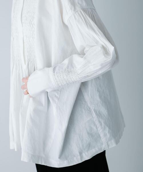 かぐれ（カグレ）の「コットンスモッキングブラウス（シャツ/ブラウス