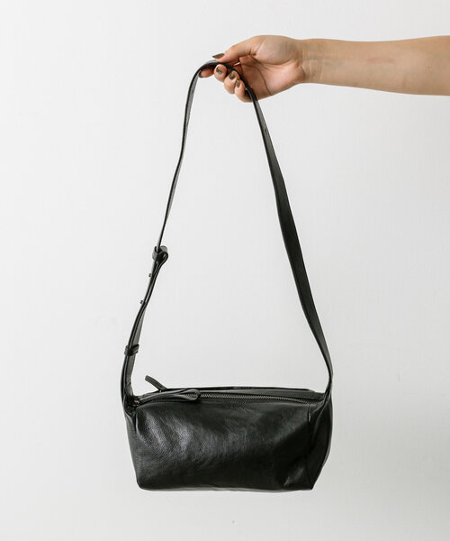 ear PAPILLONNER（イアパピヨネ）の「《本革/220g》ボックスショルダー