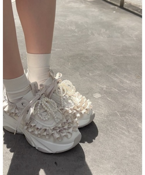 数量限定】パールリボン フリルスニーカー（スニーカー）｜+diana