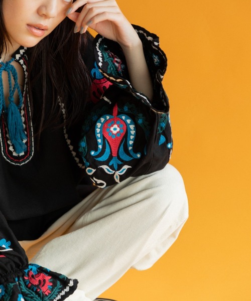 AMERICAN RAG CIE（アメリカンラグシー）の「LEIN 花柄刺繍ブラウス