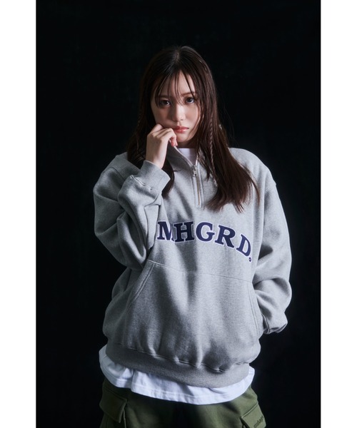 mahagrid/マハグリッド』ARC LOGO HALF ZIP SWEATSHIRT/アーチロゴ