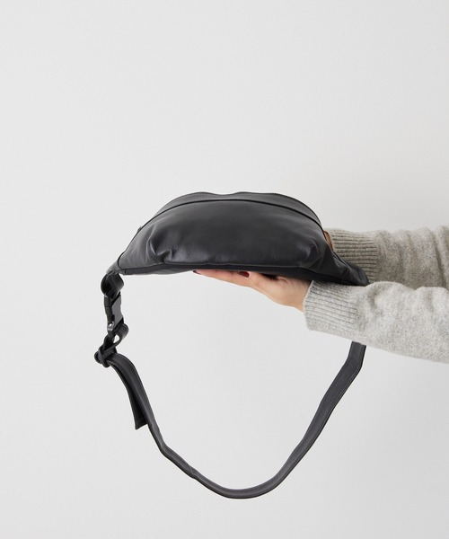 ear PAPILLONNER（イアパピヨネ）の「《牛革》ボディバッグ/ウエスト