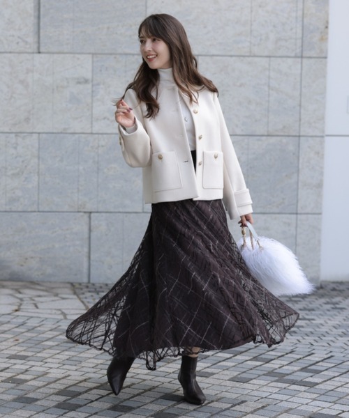 Apuweiser-riche（アプワイザーリッシェ）の「金釦ノーカラーショート