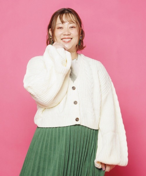 PUNYUS（プニュズ）の「クロップドケーブルニットカーディガン