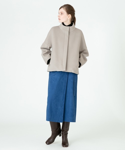 allureville（アルアバイル）の「ショートビーバースタンドコート