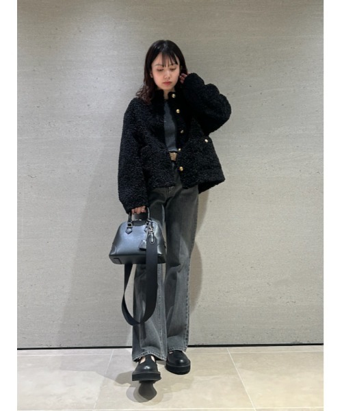 Mila Owen（ミラオーウェン）の「金釦ノーカラーコンパクトボア