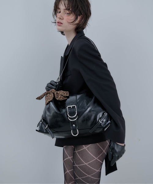 セール】パテントレザーライク ミディアムショルダーバッグ / Le reve