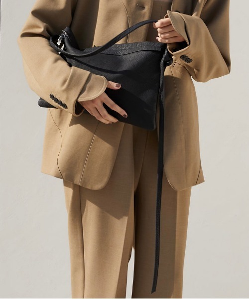 ITTI（イッチ）の「【LA PEAU DE GEM×ITTI】ショルダーレザーバッグ