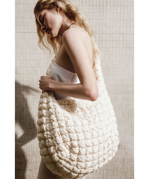 オーバーサイズ キルトショルダーバッグ（ショルダーバッグ）｜COS