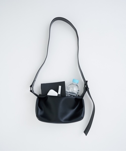 STUDIOUS（ステュディオス）の「HARF MOON SHOULDER BAG - Small