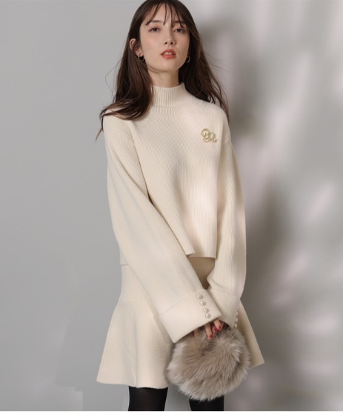 Apuweiser-riche（アプワイザーリッシェ）の「ハイネックニットxミニ