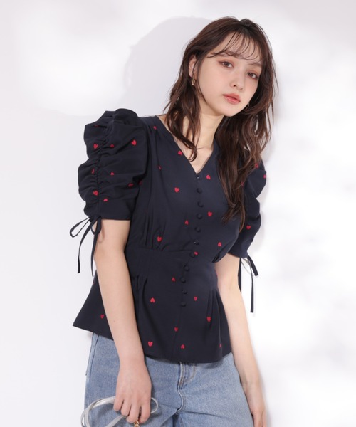 Rirandture（リランドチュール）の「ハート刺繍ペプラムブラウス
