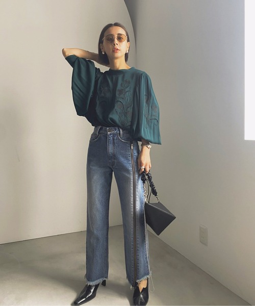 Ameri（アメリ）の「LADY EMBROIDERY PUFF BLOUSE（シャツ/ブラウス