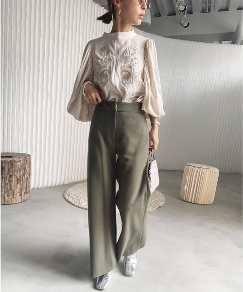 Ameri（アメリ）の「LADY EMBROIDERY PUFF BLOUSE（シャツ/ブラウス