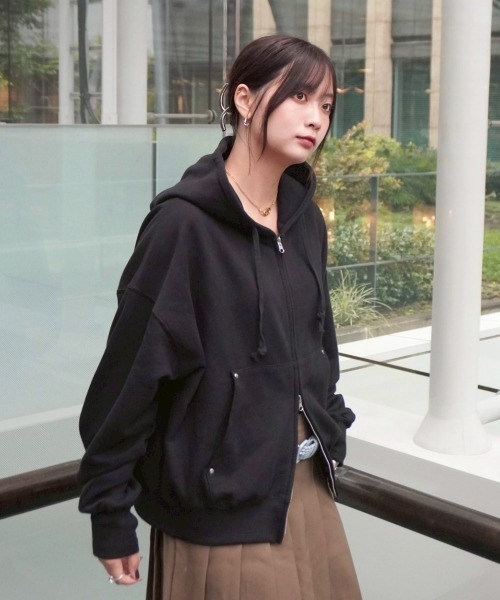 INTER FACTORY（インターファクトリー）の「kurumi - スタッズ付きZIP