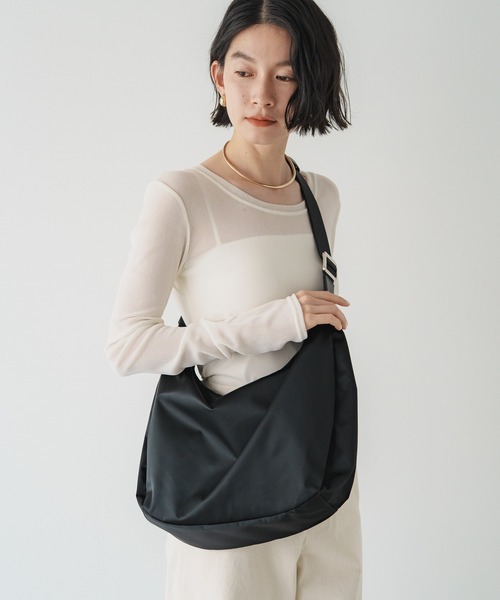 3/4～価格改定》クラウズナイロンラウンドビッグショルダーバッグ(CE
