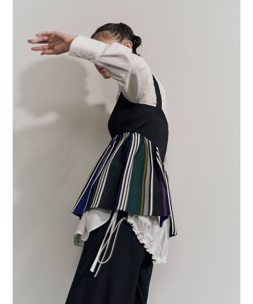 UN3D.（アンスリード）の「マルチストライプニットビスチェ