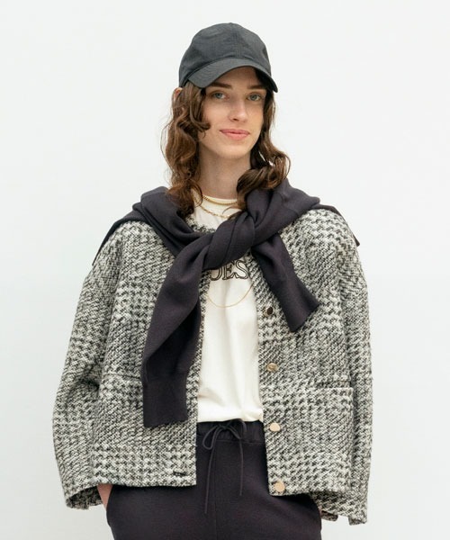 Mila Owen（ミラオーウェン）の「ノーカラーコクーン金釦ブレザー