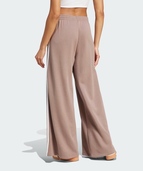 adidas（アディダス）の「スリーストライプス ルーズ フレンチテリー