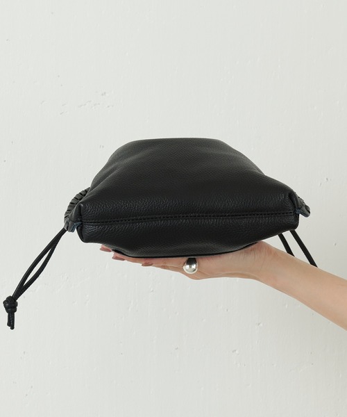 ear PAPILLONNER（イアパピヨネ）の「バックル巾着ショルダーバッグ S