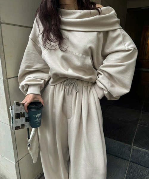 off shoulder cropped hoodie sweat（スウェット）｜WILLFULLY（ウィル