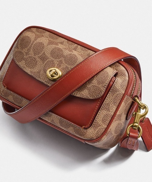 COACH（コーチ）の「ウィロウ カメラ バッグ シグネチャー キャンバス
