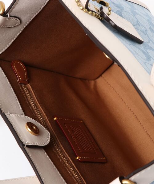 COACH（コーチ）の「フィールド トート 22 シグネチャー シャンブレー