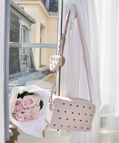 epine（エピヌ）の「e Heart pouch shoulder strap bag heart studs