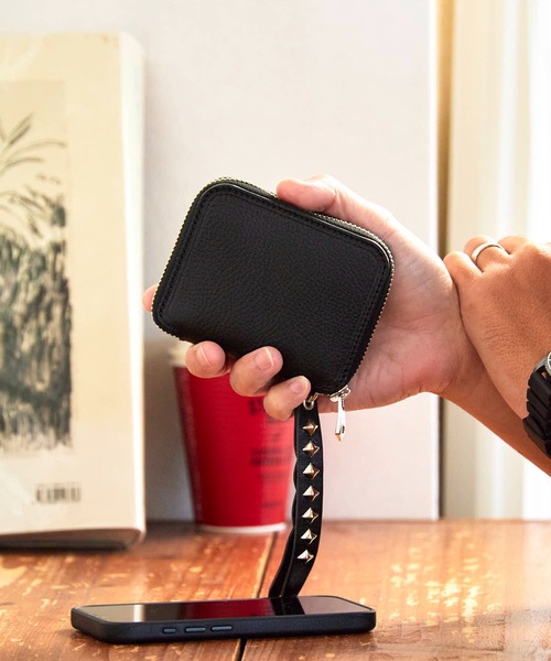 CALEE/キャリー PLANE LEATHER ZIP MULTI WALLET スタッズストラップ