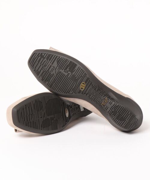 ウェーブリボンモチーフコンフォートウェッジパンプス（パンプス