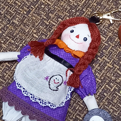 ハンドメイド 赤毛 三つ編み ミニ・カントリードール チャーム