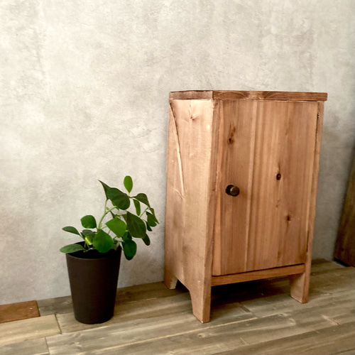 チェスト 扉 ソファーサイドテーブル かわいい 四つ脚 木製