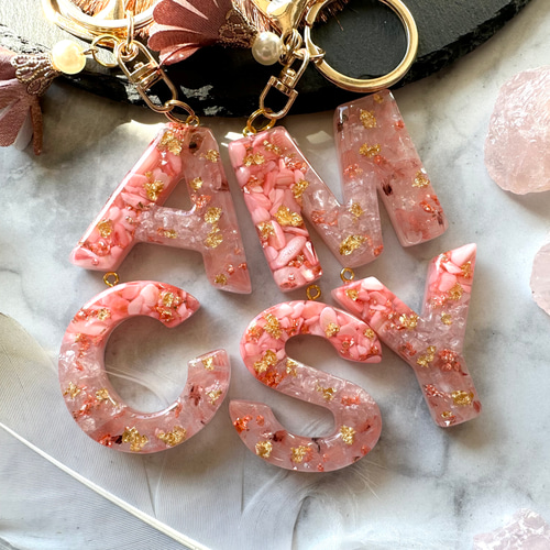 チェリークォーツ♡シェル♡金箔 レジンイニシャルキーホルダー