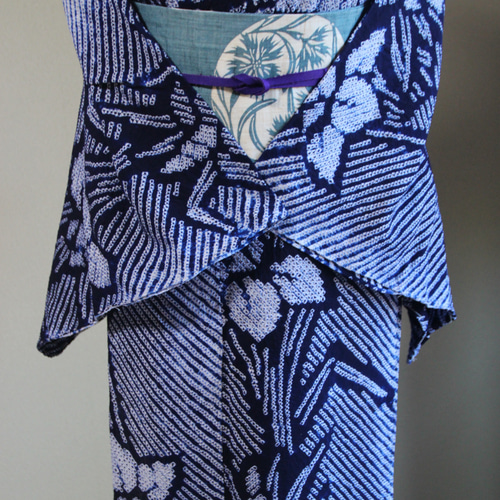 ◇現代 有松鳴海絞 浴衣◇【濃紺】意外と珍しい絞りのあやめ柄 静謐な