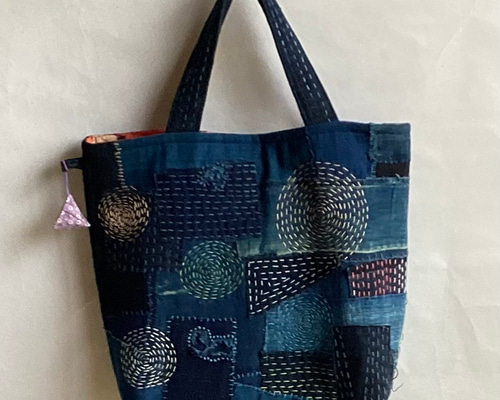 藍染め地に 刺し子のトートバッグ トートバッグ ひだまり 通販