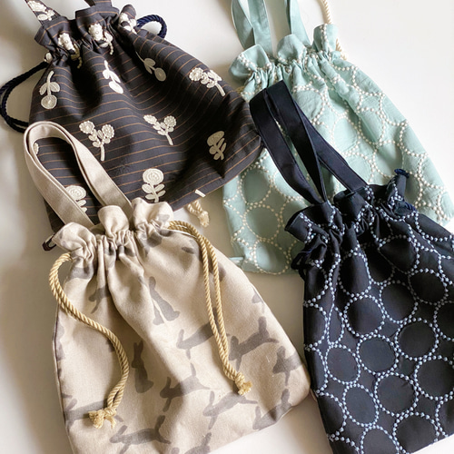 再販【ラスト1点のみ】持ち物によって形が変えらえる2way巾着バッグ