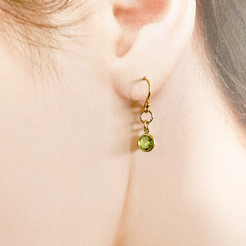 天然石と14kgfꕤ*.ﾟピアス(イヤリング)チャーム〜ペリドット6mm