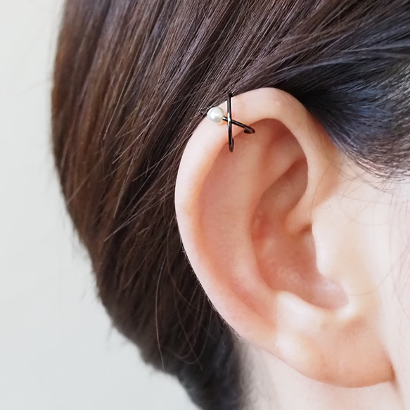 金属アレルギー対応! sv925ブラック＊クロスワイヤーとクリスタル