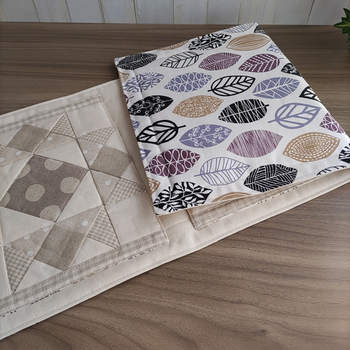 スッキリ壁掛け収納】パッチワークの3段ウォールポケット☆モノトーン