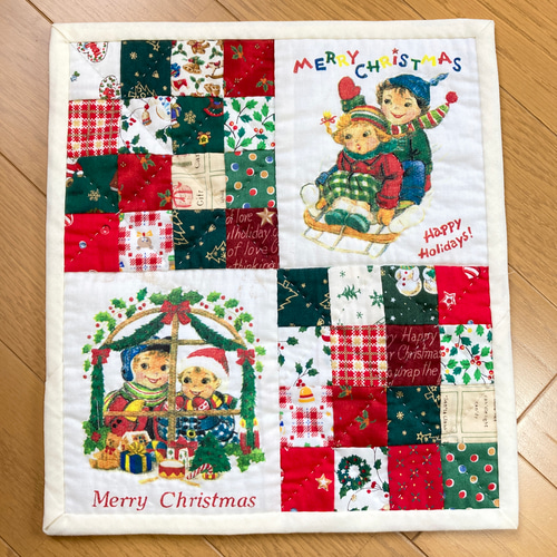 四角つなぎとクリスマスのパッチワークタペストリーa パッチワーク