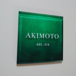 海外ハイブランド保存箱調のアクリル表札【ホワイト×ブラック】＊透明