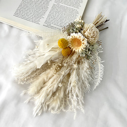 コンパクターとソーラーローズの ふわふわドライフラワースワッグ