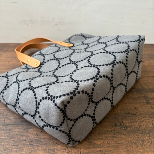 Mサイズ ミナペルホネン dop タンバリン グレー 機能的 トートバッグ