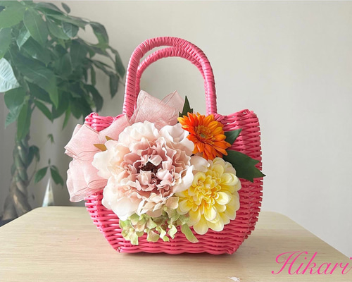 華やかお花のフラワーカゴバッグ〜ピンクカラー（Sサイズ） かごバッグ