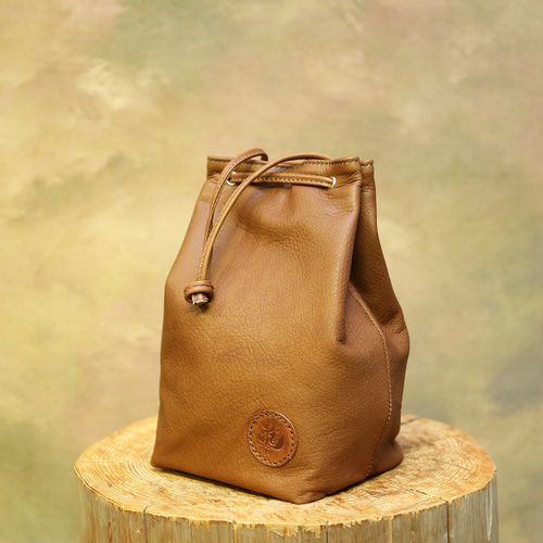 巾着 国産鹿革 ディアスキン ショルダーポーチ 様々なシチュエーション